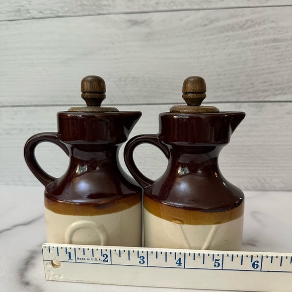 Pair of two tone ceramic stoneware oil and vinegar cruets jar with cork lids - Picture 5 of 6